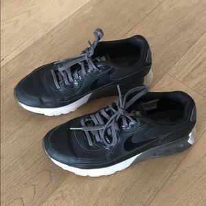 Nike women’s air max 7.5